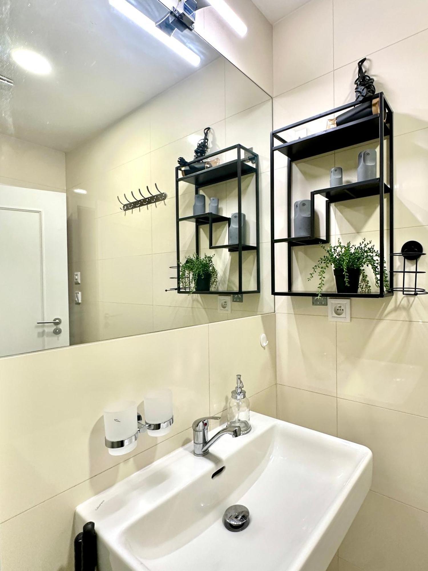 Apartment Modern 2 Bed-room In 1 With Stunning National Museum View Prag